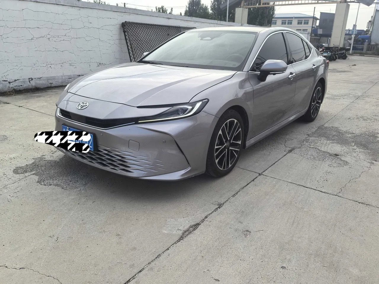 打开图片灯箱:Toyota 2025 Camry Dual Engine 2.0HG Stepless Brilliant Edition Automatic Gear