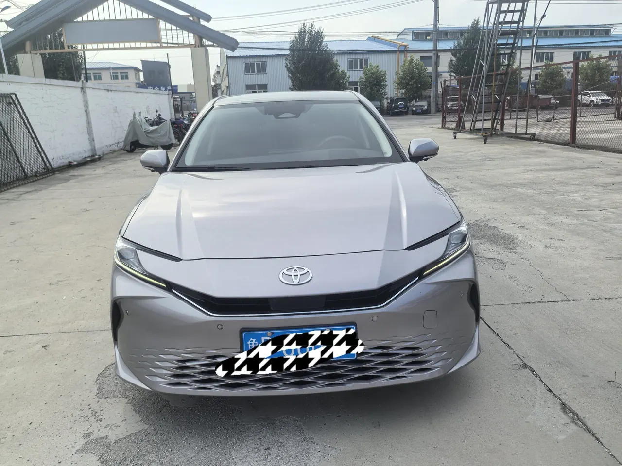 Toyota 2025 Camry Dual Engine 2.0HG Stepless Brilliant Edition Automatic Gear 2