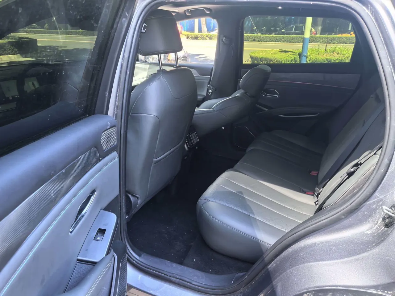 BYD 2026 Song L DM-i 1.5 Stepless 200KM Exceed Automatic Transmission 4