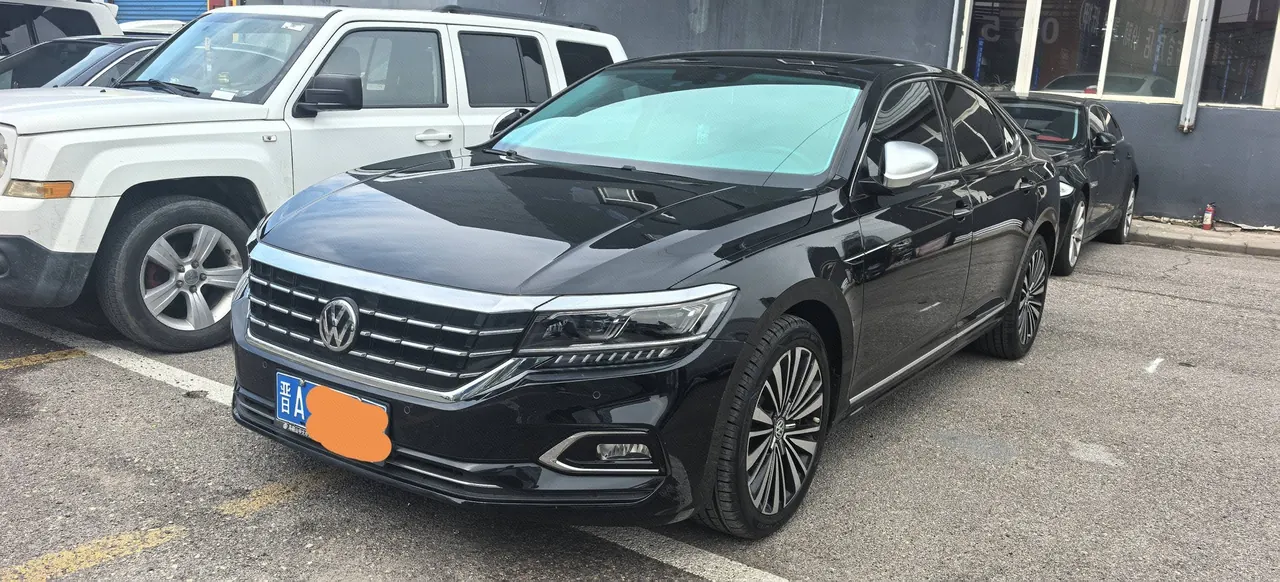 Open image lightbox: Volkswagen 2020 Passat 2.0TSI 330TSI Deluxe Edition Automatic