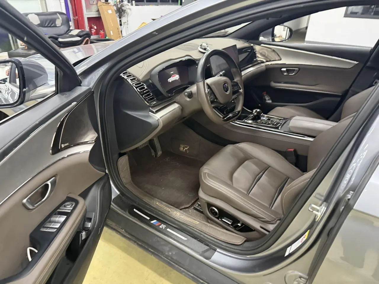 BYD 2020 Han DM 2.0T four-wheel drive performance version luxury automatic gear 3
