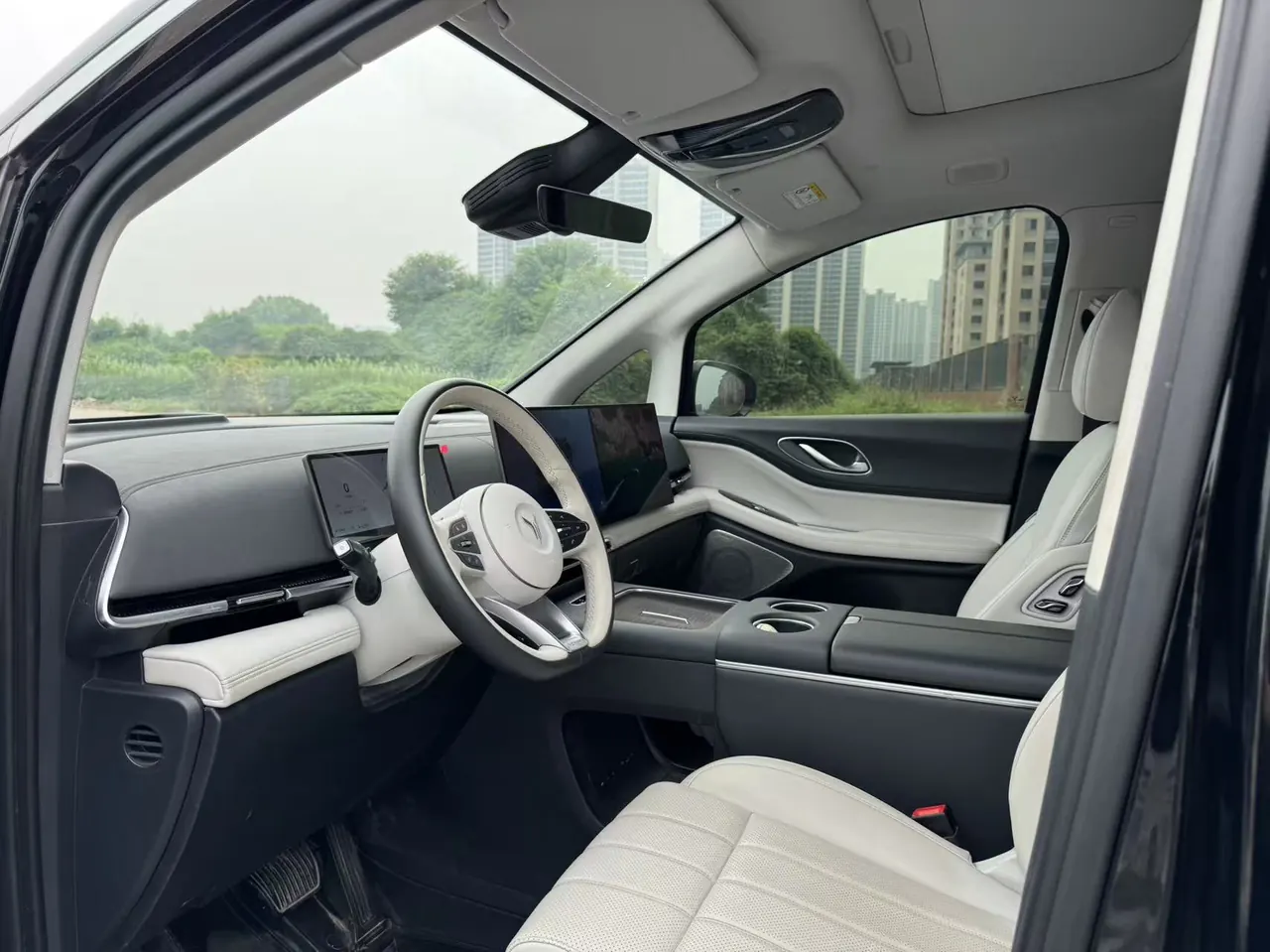 Voyah 2025 dreamers PHEV 1.5T four-wheel drive distinguished Kunpeng version automatic gear 4