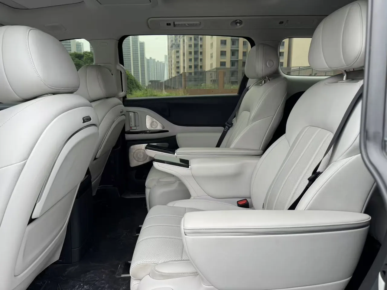 Voyah 2025 dreamers PHEV 1.5T four-wheel drive distinguished Kunpeng version automatic gear 5