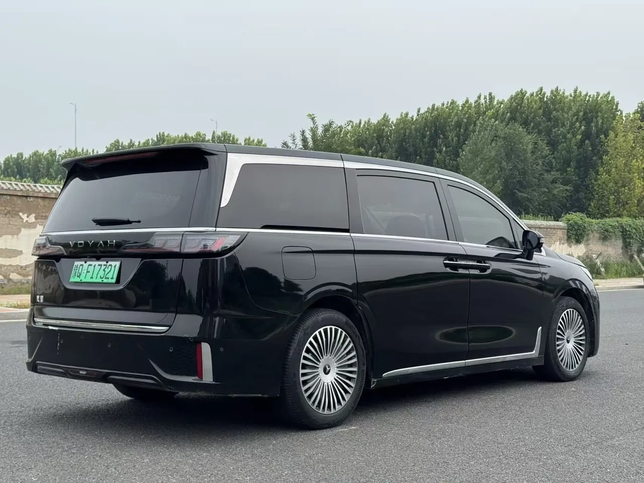 Voyah 2025 dreamers PHEV 1.5T four-wheel drive distinguished Kunpeng version automatic gear 9