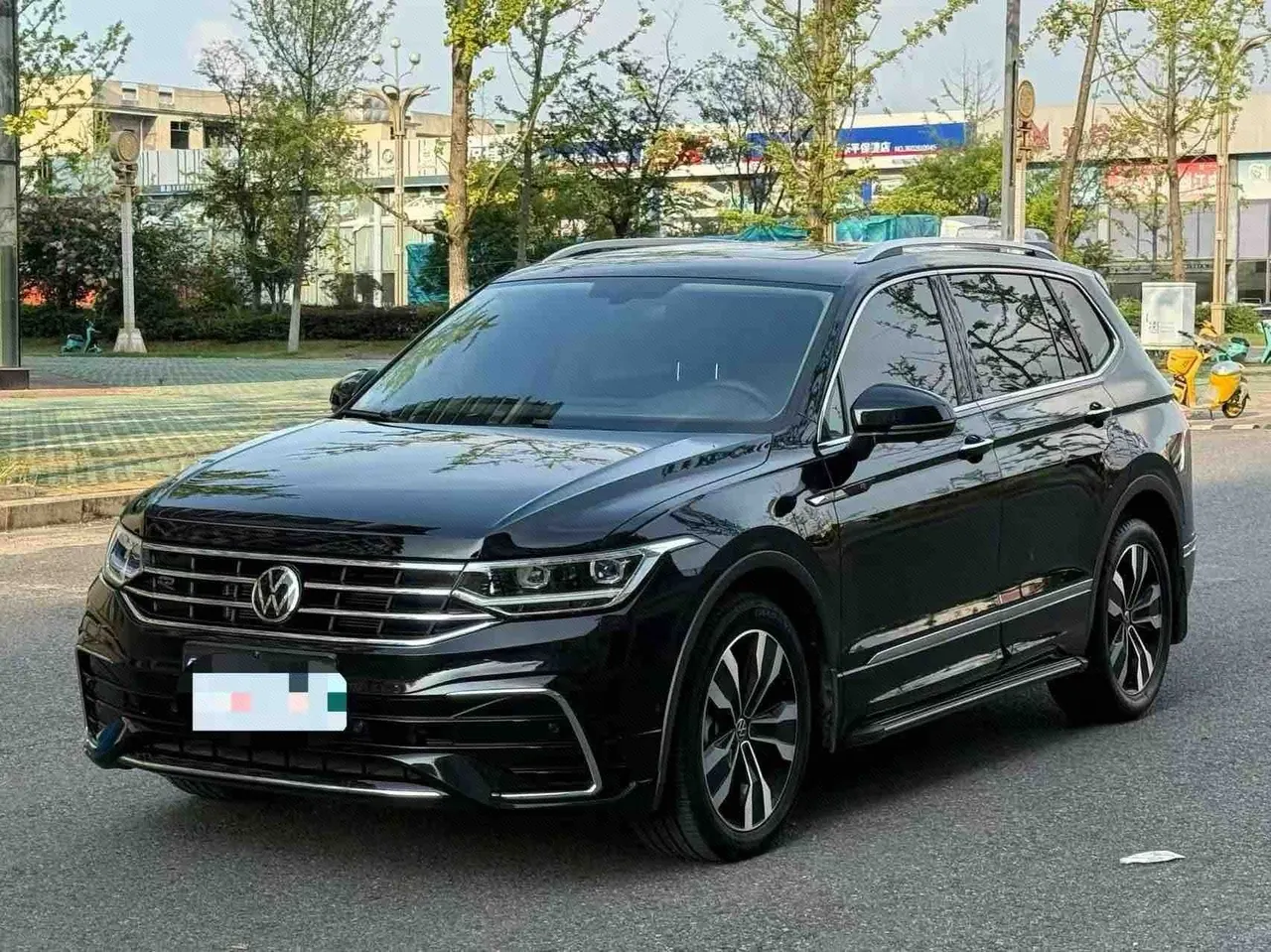 打开图片灯箱:Volkswagen 2024 Tiguan L R-Line 2.0TSI 330TSI Two-Drive R-Line Overdrive Automatic Gear