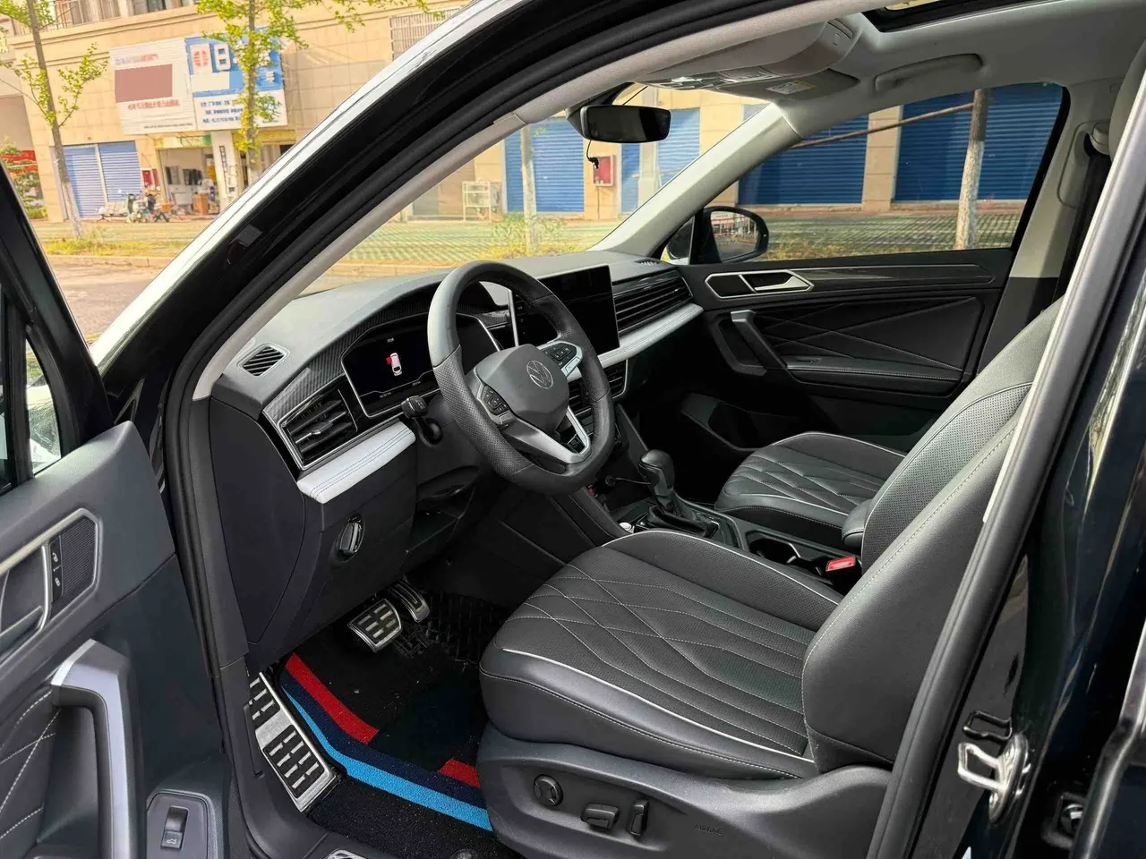 Volkswagen 2024 Tiguan L R-Line 2.0TSI 330TSI Two-Drive R-Line Overdrive Automatic Gear 2