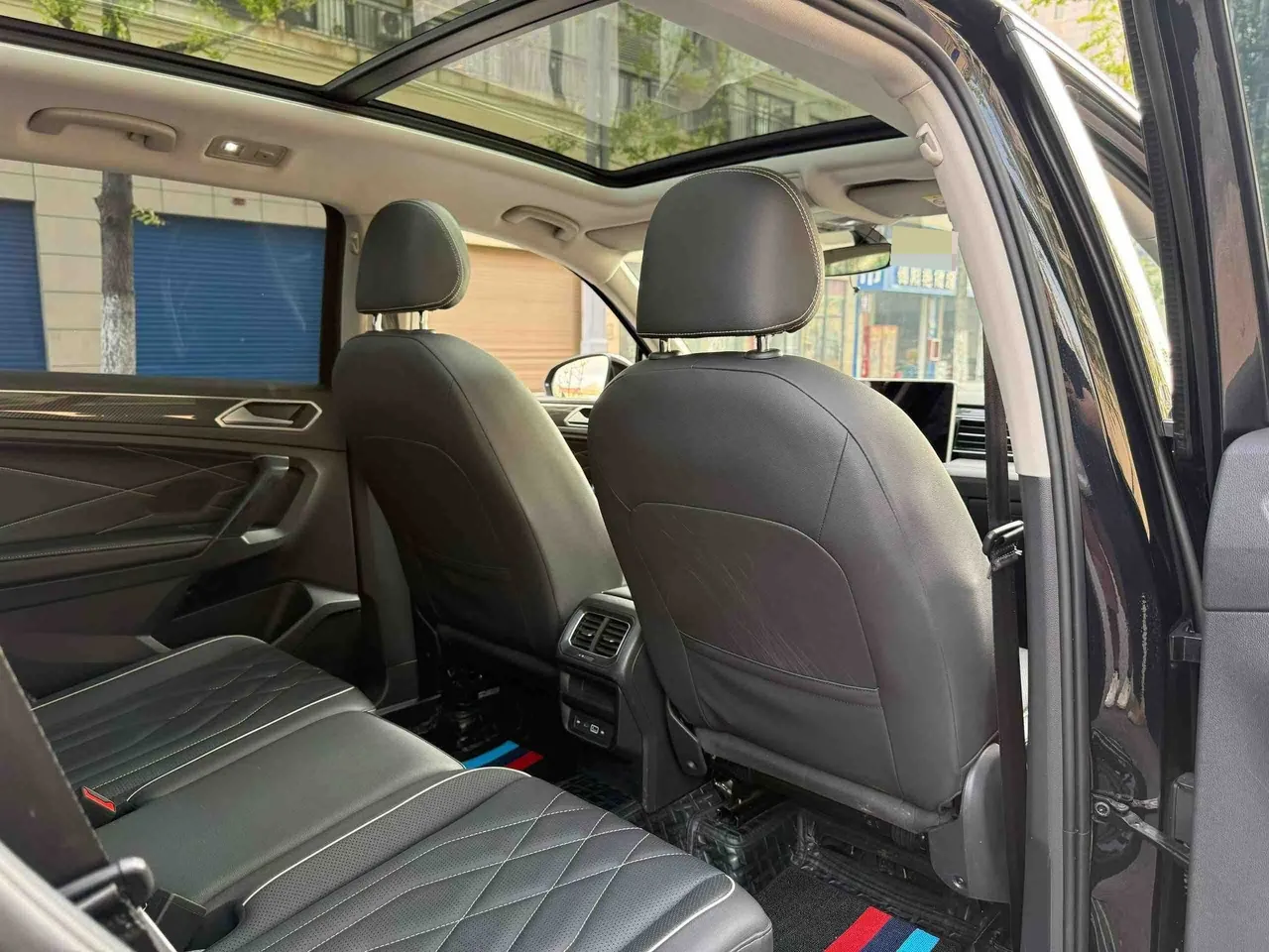 Volkswagen 2024 Tiguan L R-Line 2.0TSI 330TSI Two-Drive R-Line Overdrive Automatic Gear 4