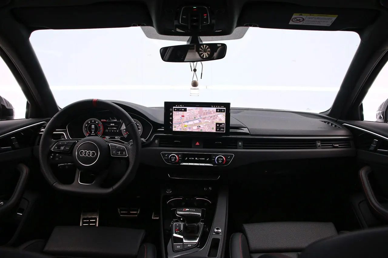 Audi 2025 A4L 2.0TFSI 40TFSI 2 million‑vehicle celebration edition, luxury sporty model, automatic transmission 5