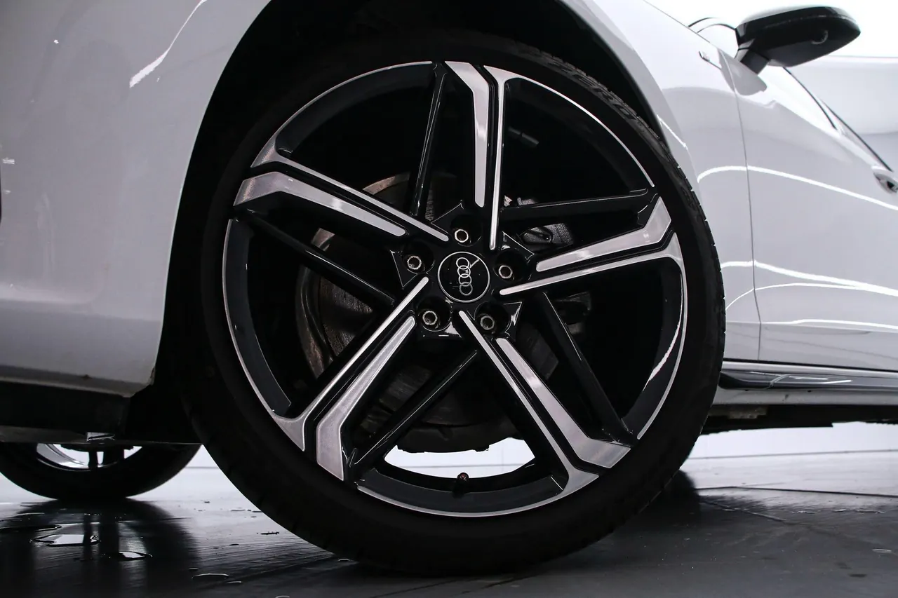 Audi 2025 A4L 2.0TFSI 40TFSI 2 million‑vehicle celebration edition, luxury sporty model, automatic transmission 7