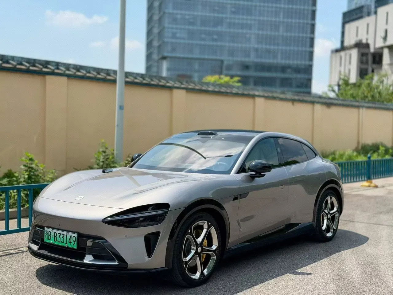 打开图片灯箱:MI 2025 YU7 Long Endurance Four-wheel Drive Pro Edition Automatic Gear