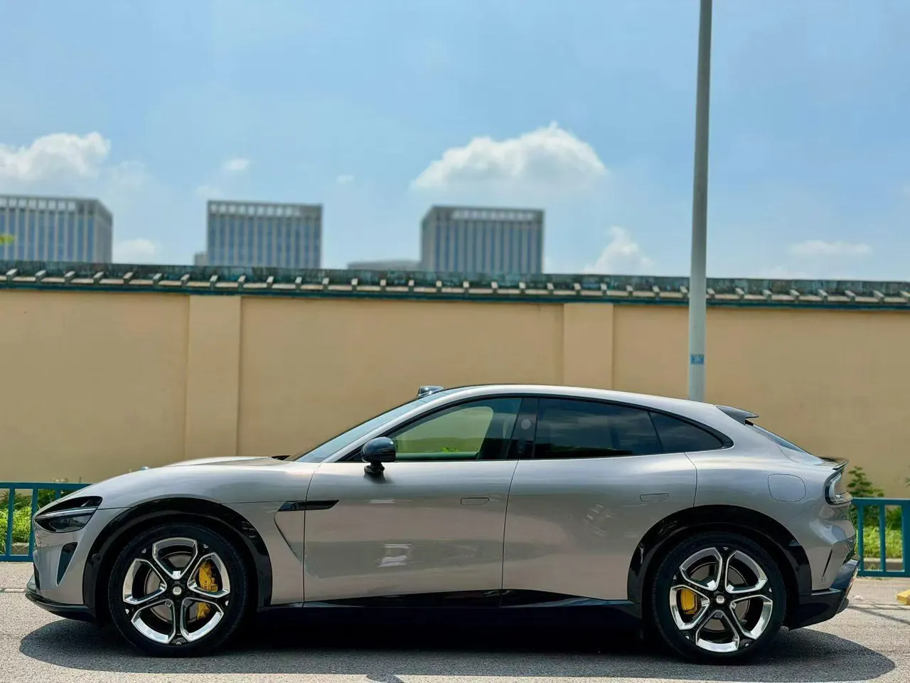 MI 2025 YU7 Long Endurance Four-wheel Drive Pro Edition Automatic Gear 3