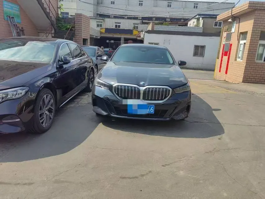 BMW 5 Series 2025 530Li 48V 2.0T Leading M Sports Suit Automatic Gear 2