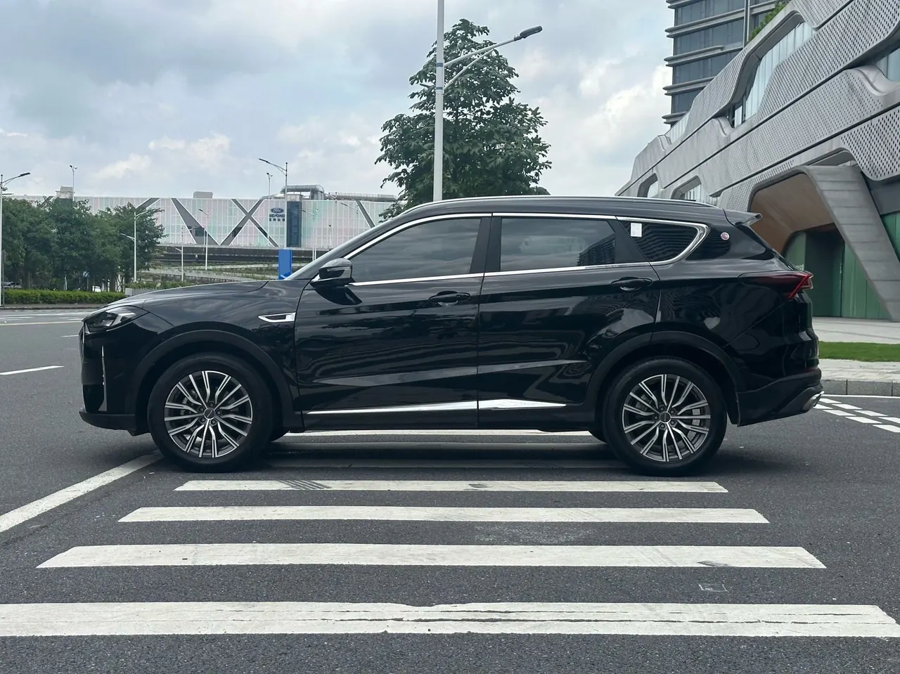 Jetour 2023 X70 PLUS 1.5T Brave PLUS5 Automatic Gear 3