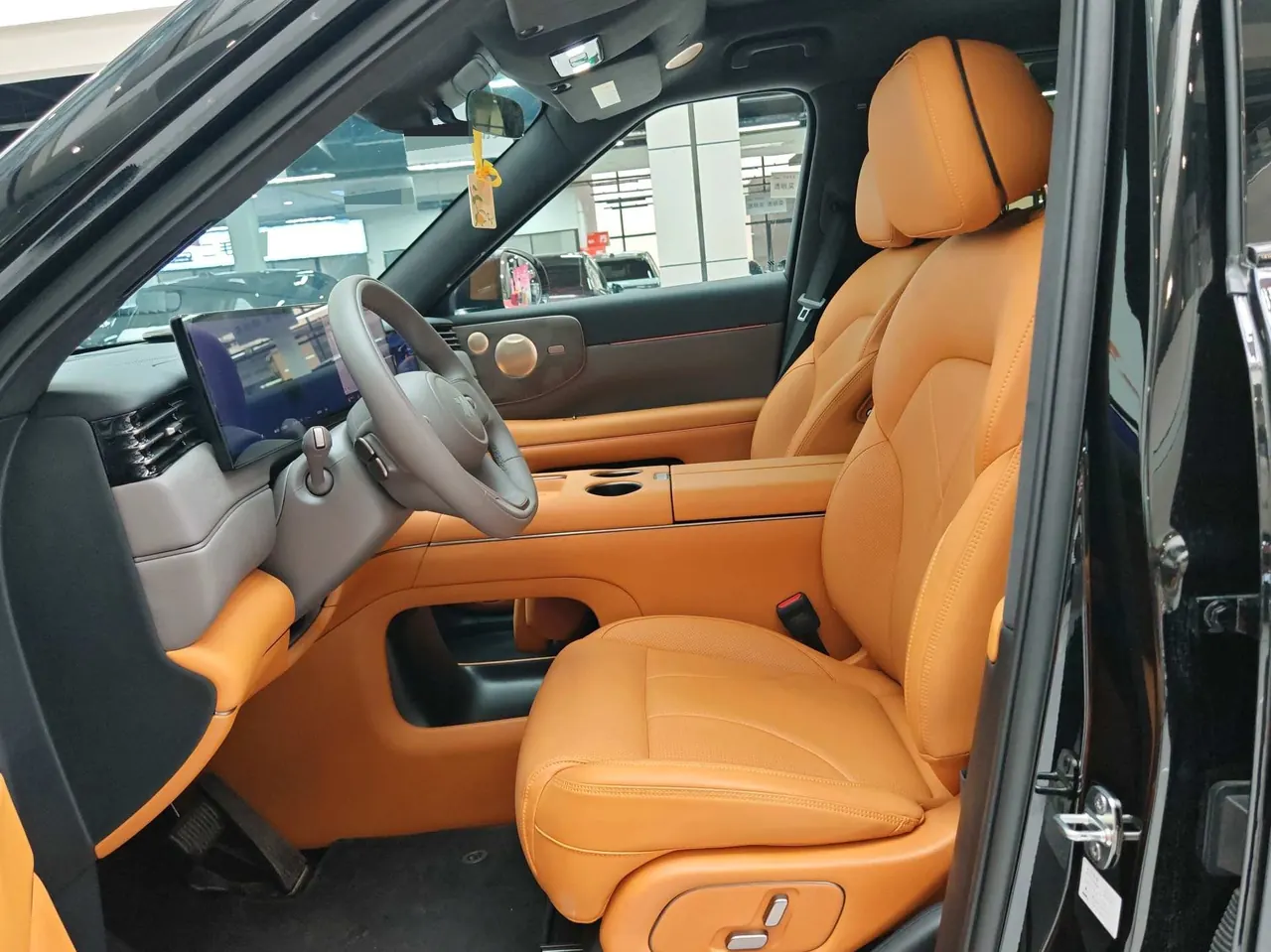 IM 2026 IM LS8 66 Ultra Luxury Six-seat Automatic Gear 7