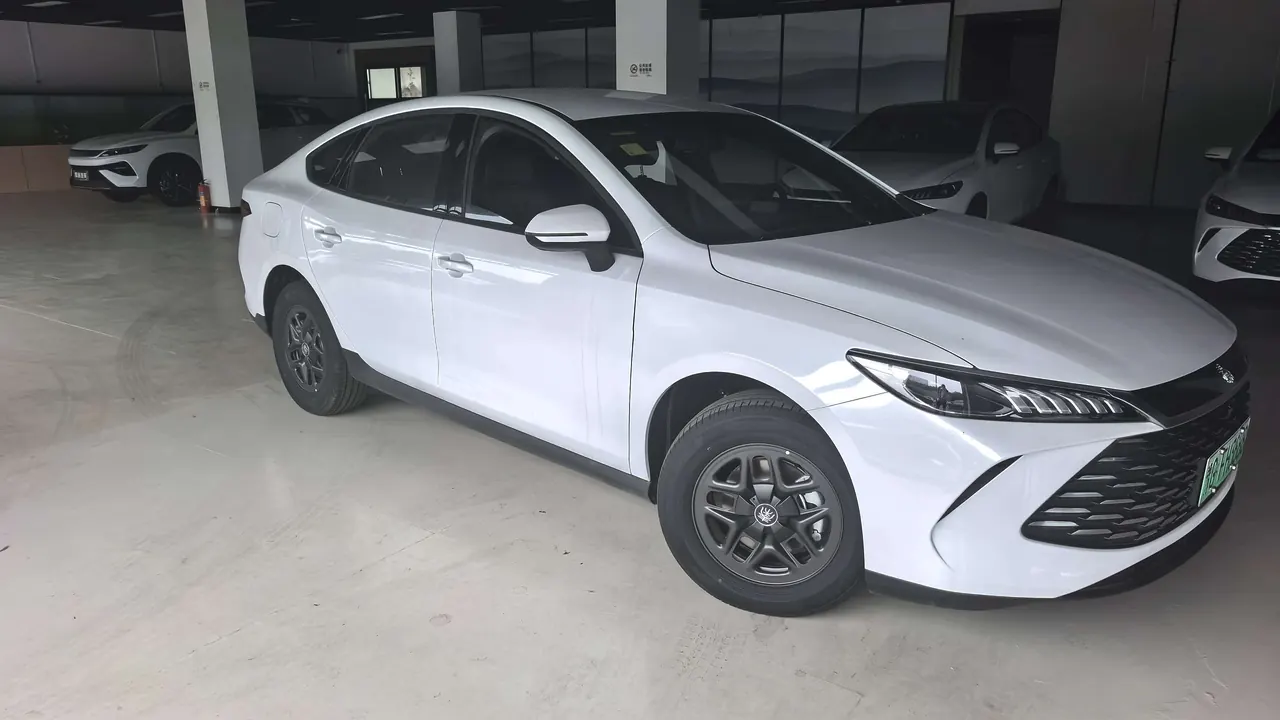 BYD 2026 Qin PLUS DM-i 1.5 CVT 128km Entry-Level Automatic 3