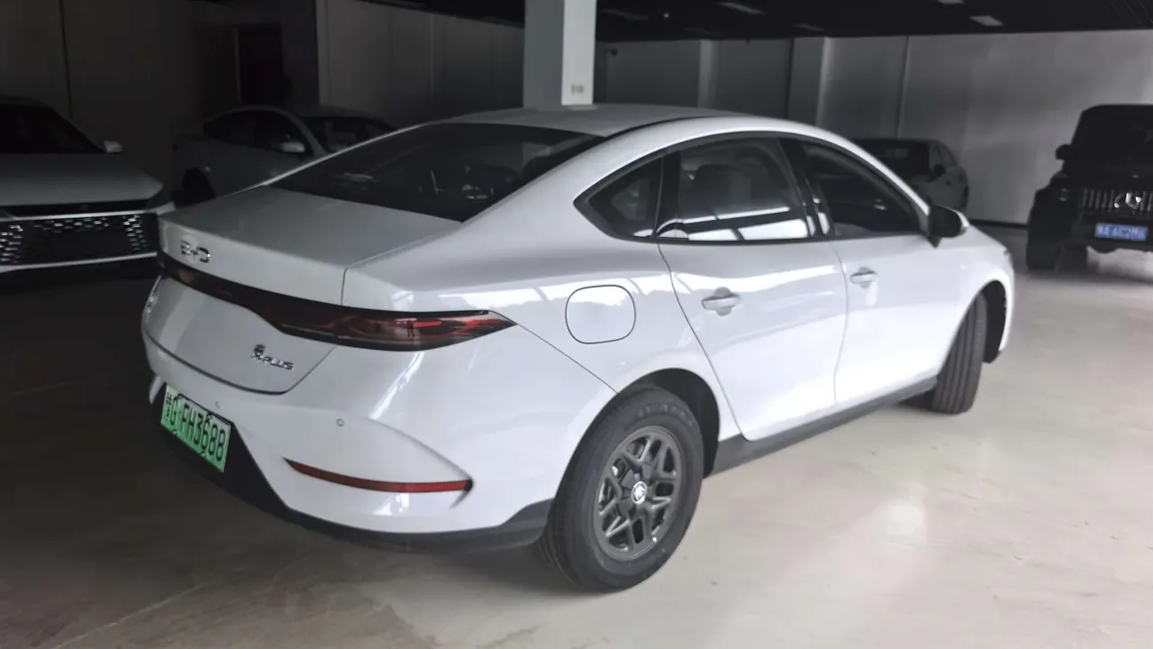 BYD 2026 Qin PLUS DM-i 1.5 CVT 128km Entry-Level Automatic 4
