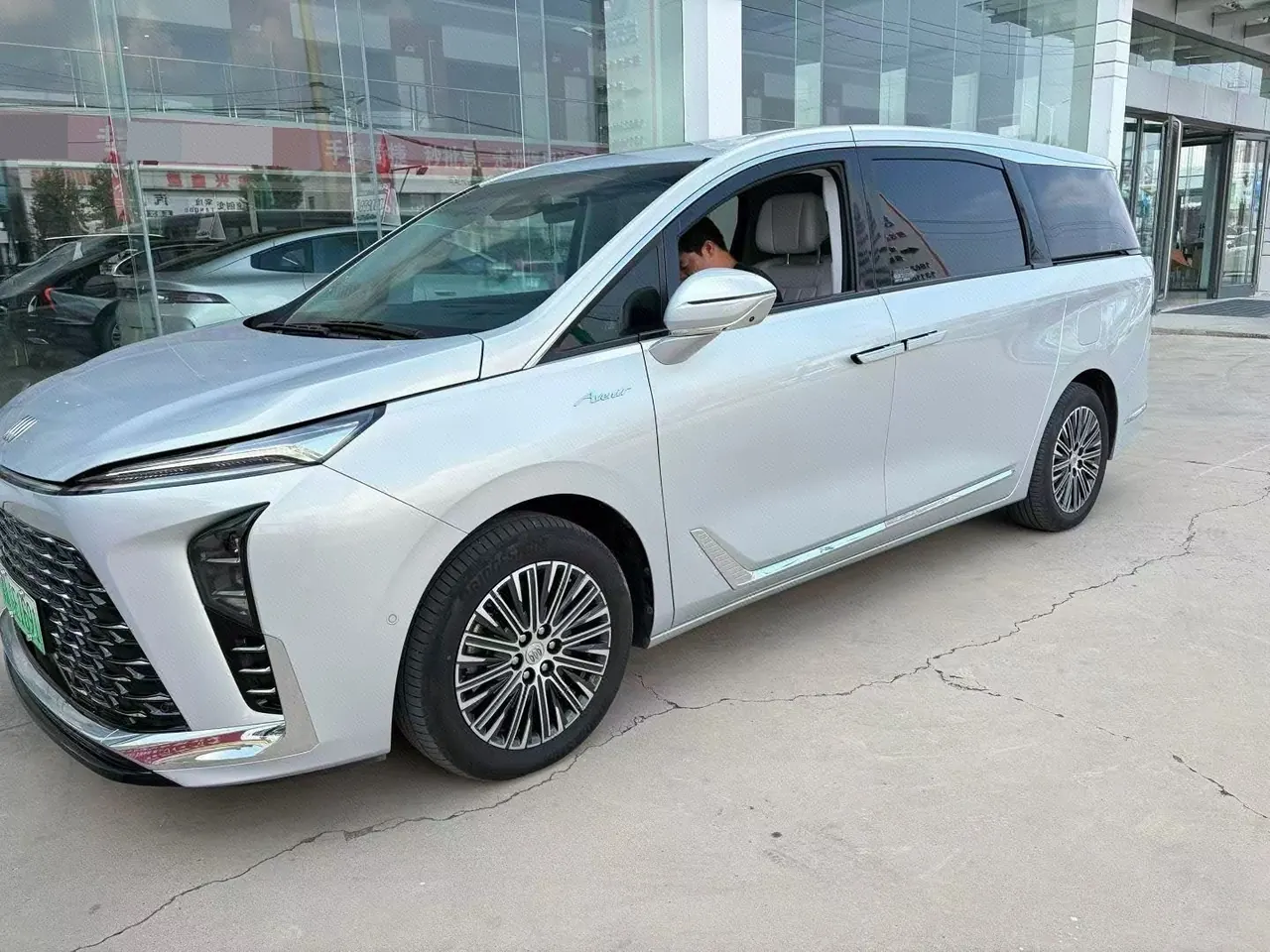 打开图片灯箱:Buick 2024 GL8 Lu Zun PHEV 1.5T Exclusive Edition 7-seat Automatic Gear