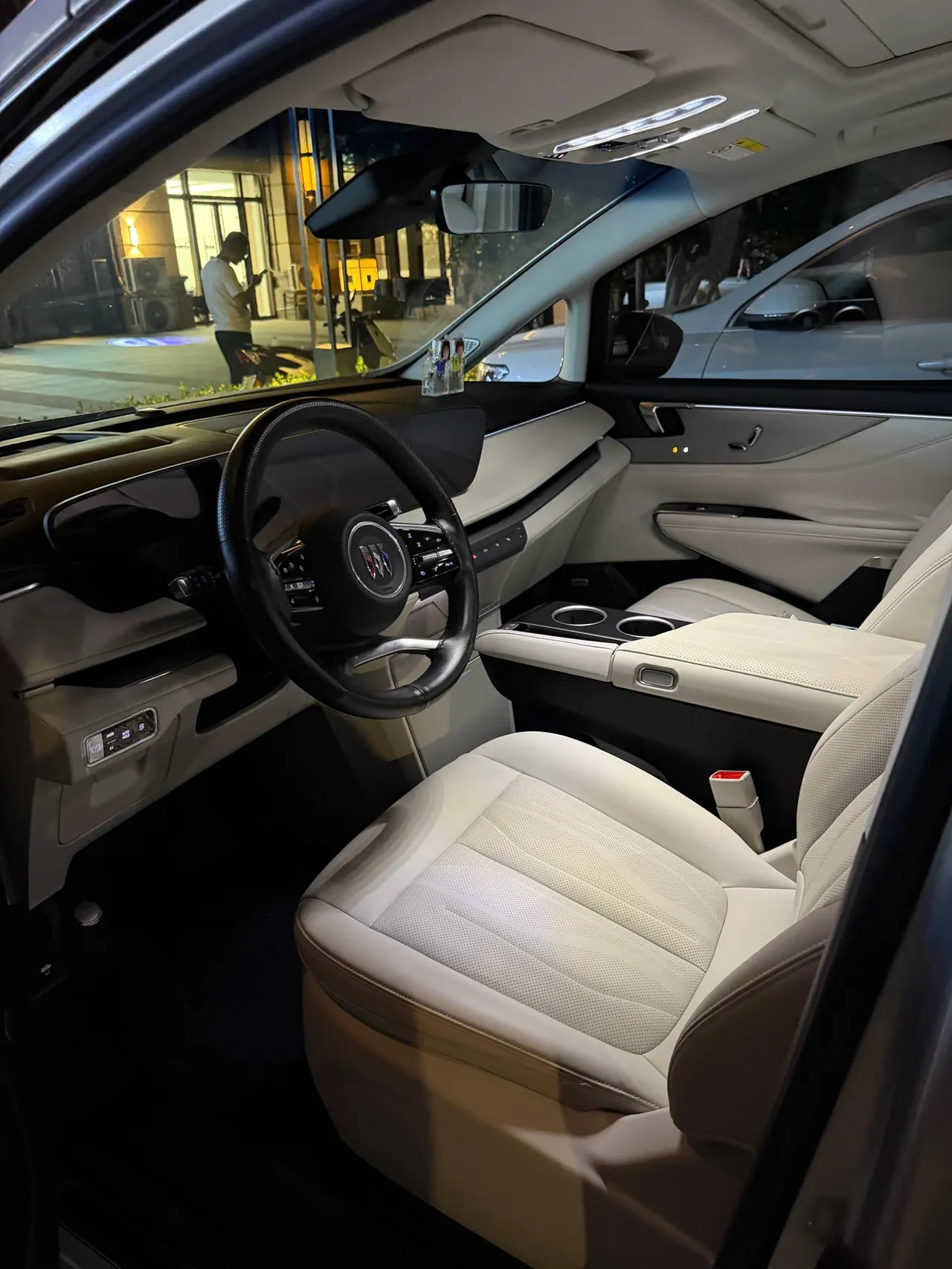 Buick 2024 GL8 Lu Zun PHEV 1.5T Exclusive Edition 7-seat Automatic Gear 2