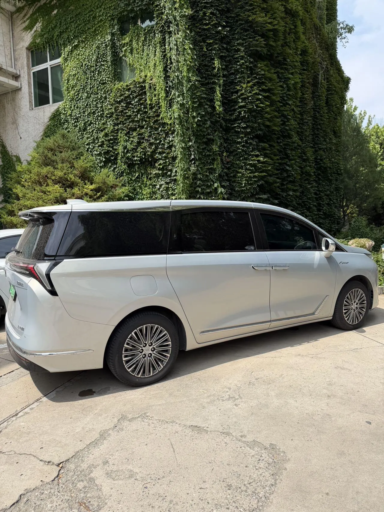 Buick 2024 GL8 Lu Zun PHEV 1.5T Exclusive Edition 7-seat Automatic Gear 4