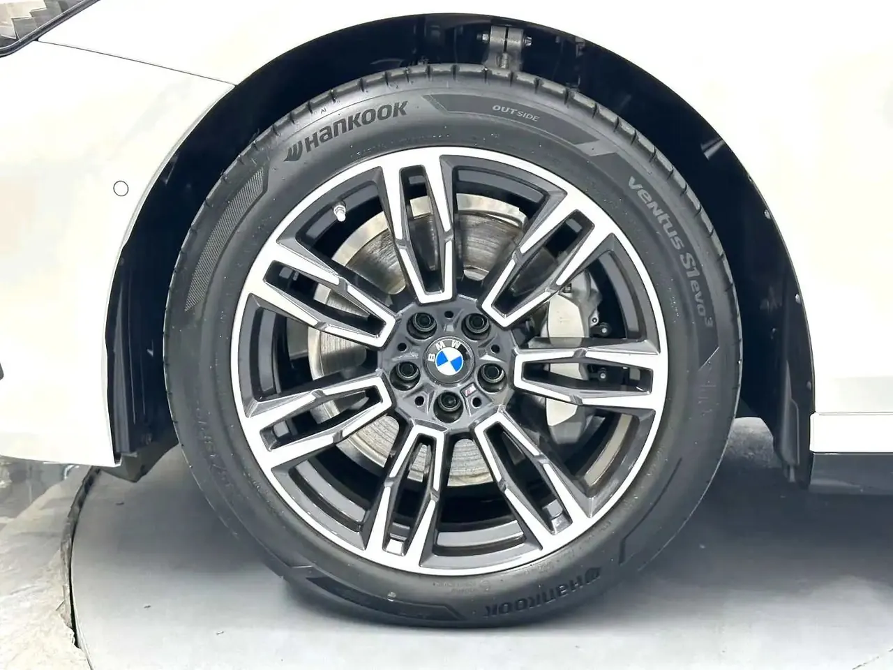 BMW 5 Series 2025 530Li 48V 2.0T Leading M Sports Suit Automatic Gear 14
