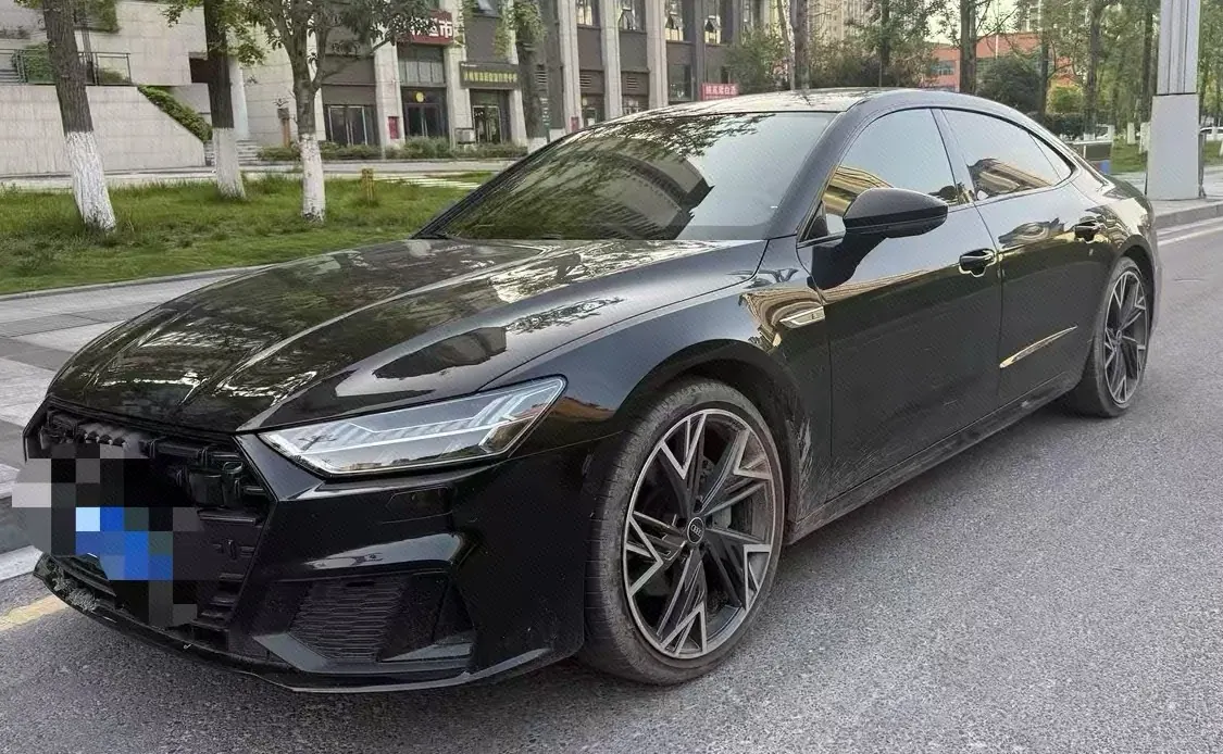 打开图片灯箱:Audi 2022 A7L 2.0TFSI 45TFSI Quattro S-line Black Samurai Edition Automatic Gear