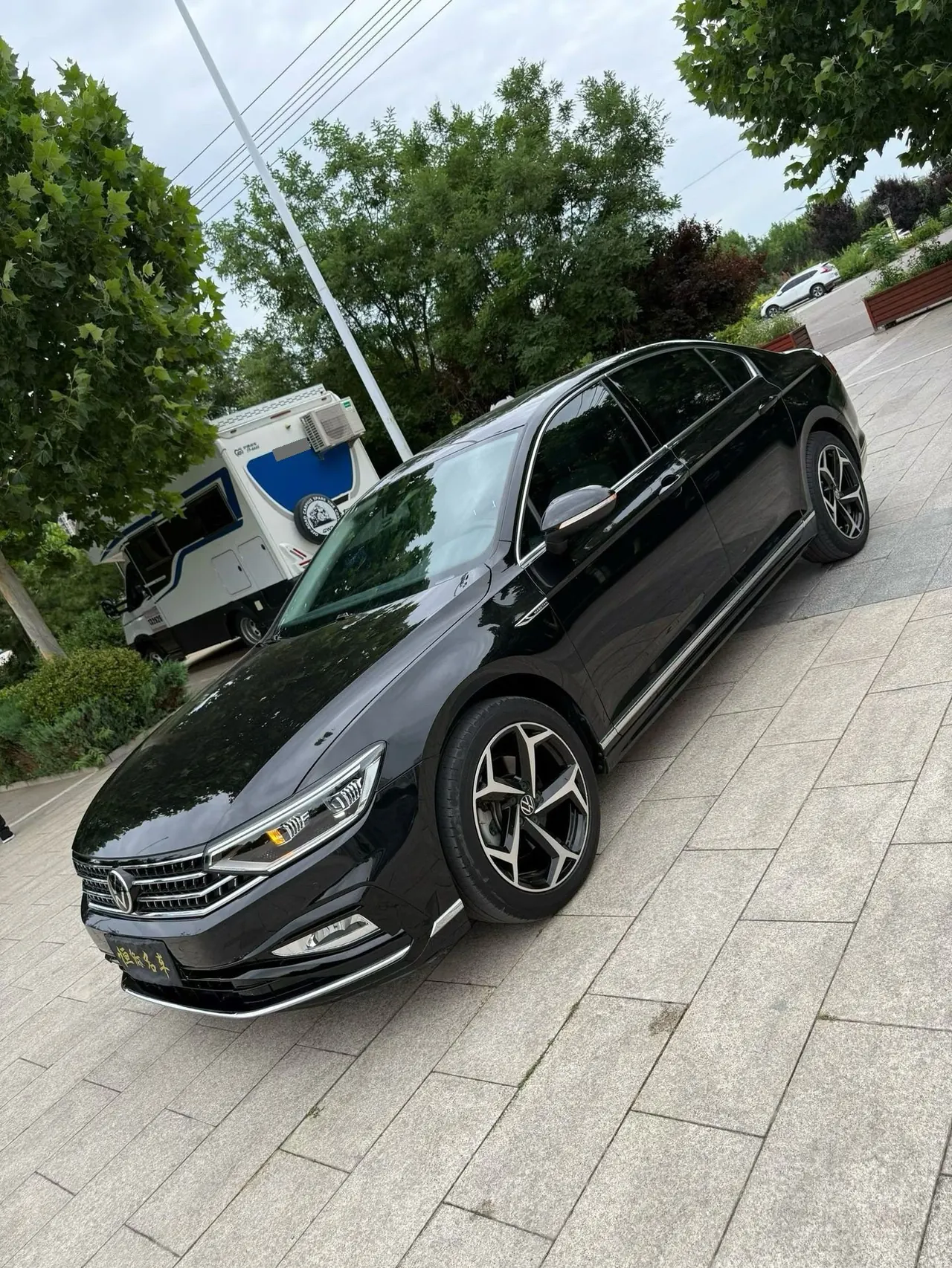 打开图片灯箱:Volkswagen 2023 Magotan 2.0TSI 330TSI 2 million Commemorative Luxury Automatic Gear