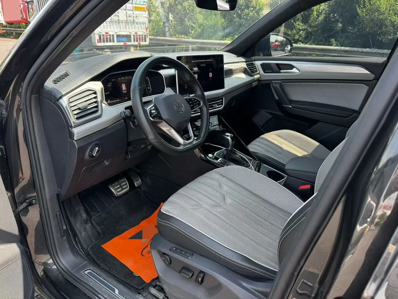Volkswagen 2023 Tanyue 2.0TSI 380TSI four-wheel drive R-Line high-energy version of automatic gear 4