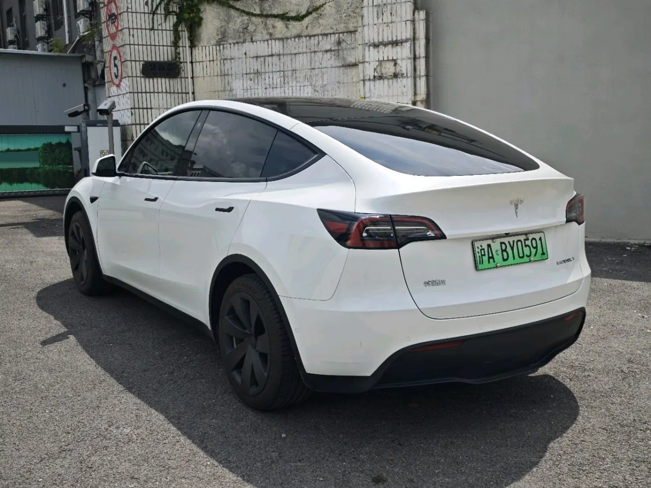 Tesla 2022 Model Y rear-wheel drive version automatic transmission 3