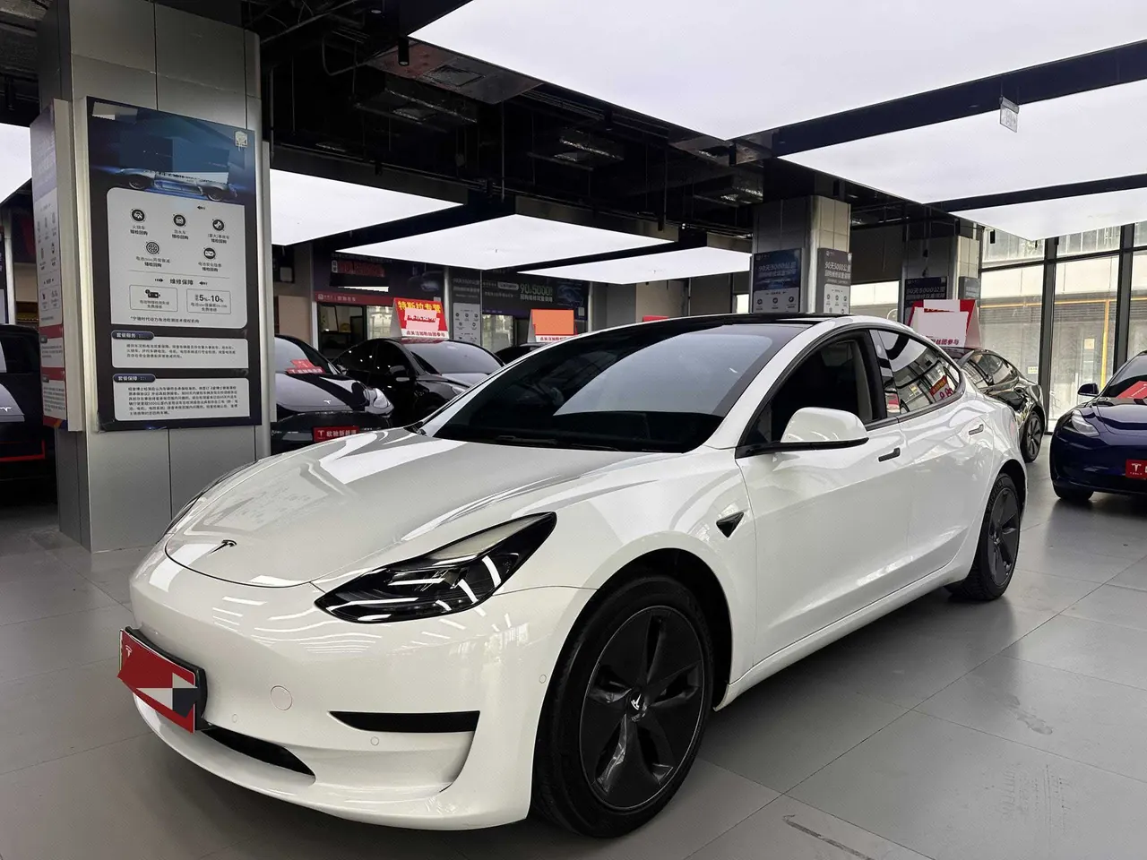 Open image lightbox: Tesla 2022 Model 3 rear-wheel drive version of automatic transmission