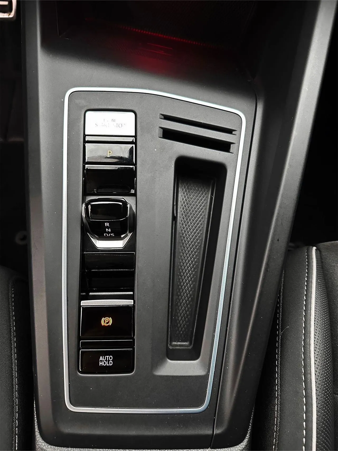 Volkswagen 2023 Golf 8 R-Line 1.4TSI 280TSI Automatic 10