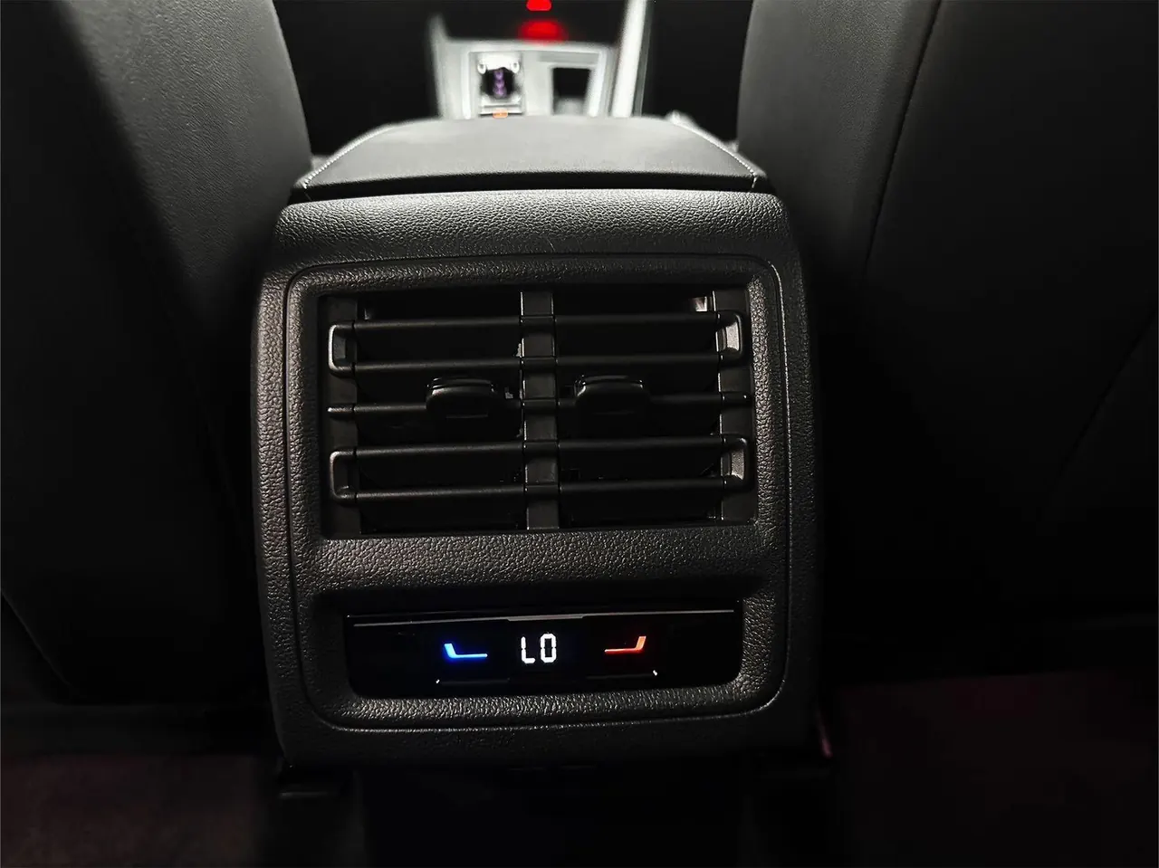 Volkswagen 2023 Golf 8 R-Line 1.4TSI 280TSI Automatic 13