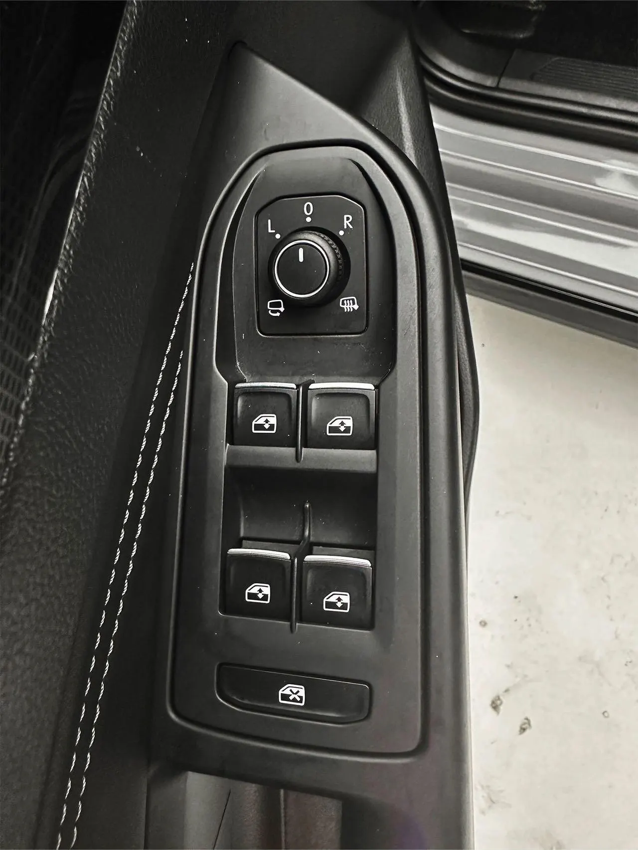 Volkswagen 2023 Golf 8 R-Line 1.4TSI 280TSI Automatic 14