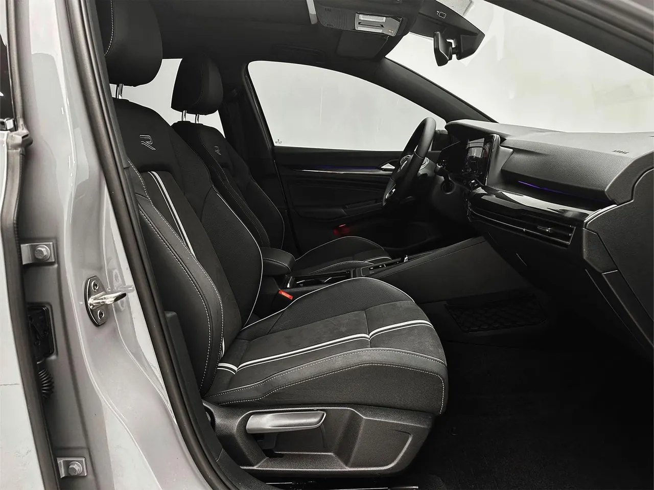 Volkswagen 2023 Golf 8 R-Line 1.4TSI 280TSI Automatic 16