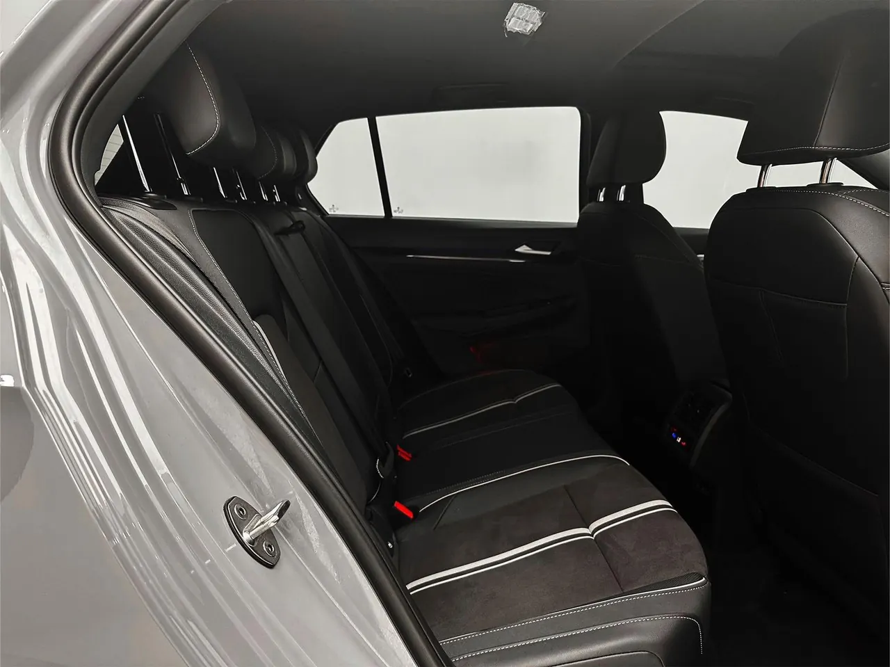 Volkswagen 2023 Golf 8 R-Line 1.4TSI 280TSI Automatic 17