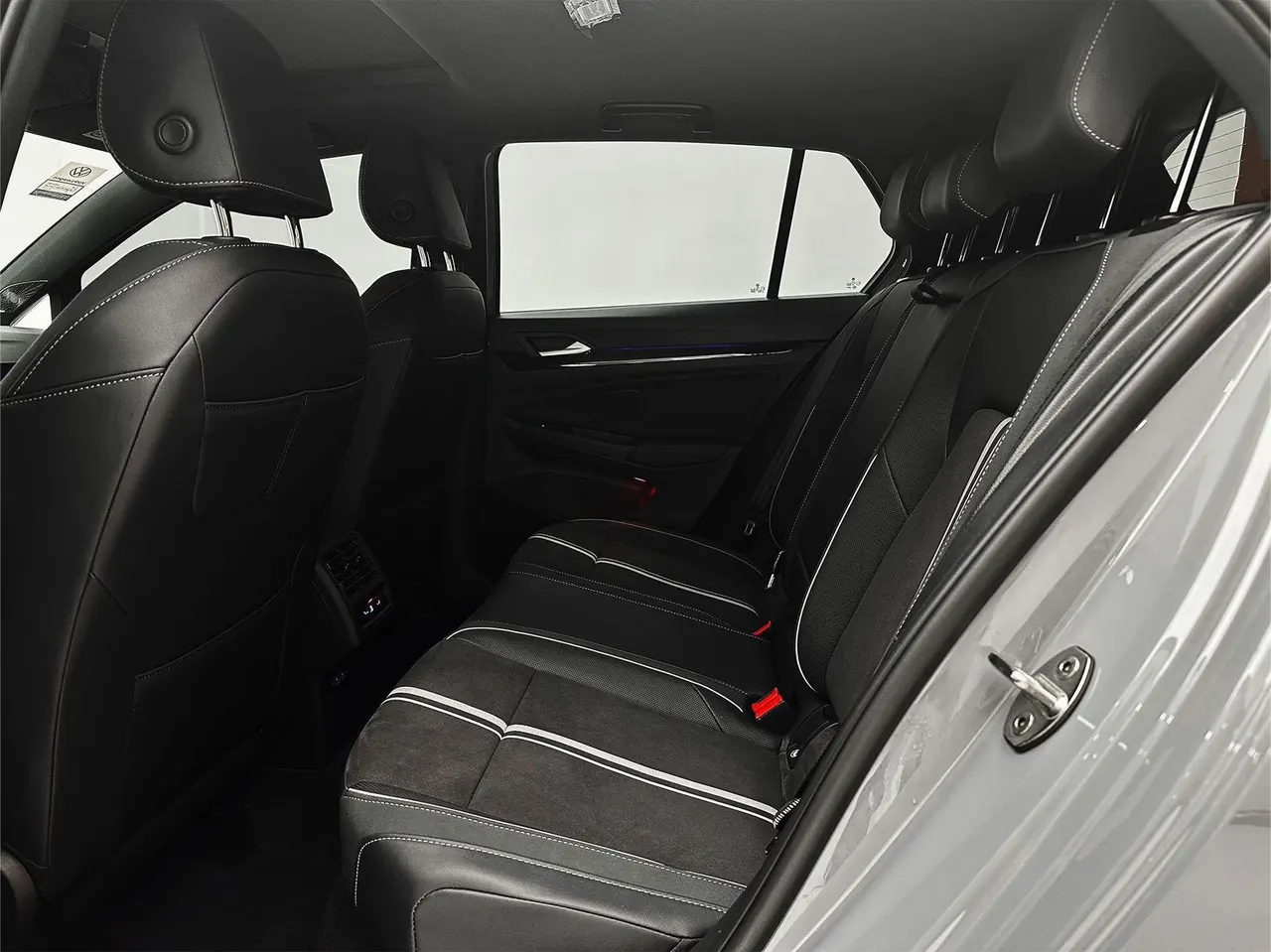 Volkswagen 2023 Golf 8 R-Line 1.4TSI 280TSI Automatic 18
