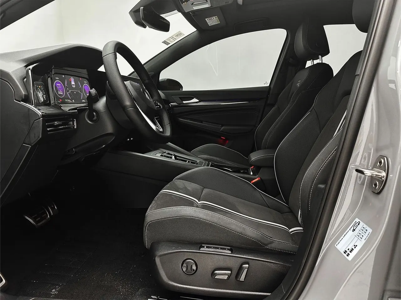 Volkswagen 2023 Golf 8 R-Line 1.4TSI 280TSI Automatic 19