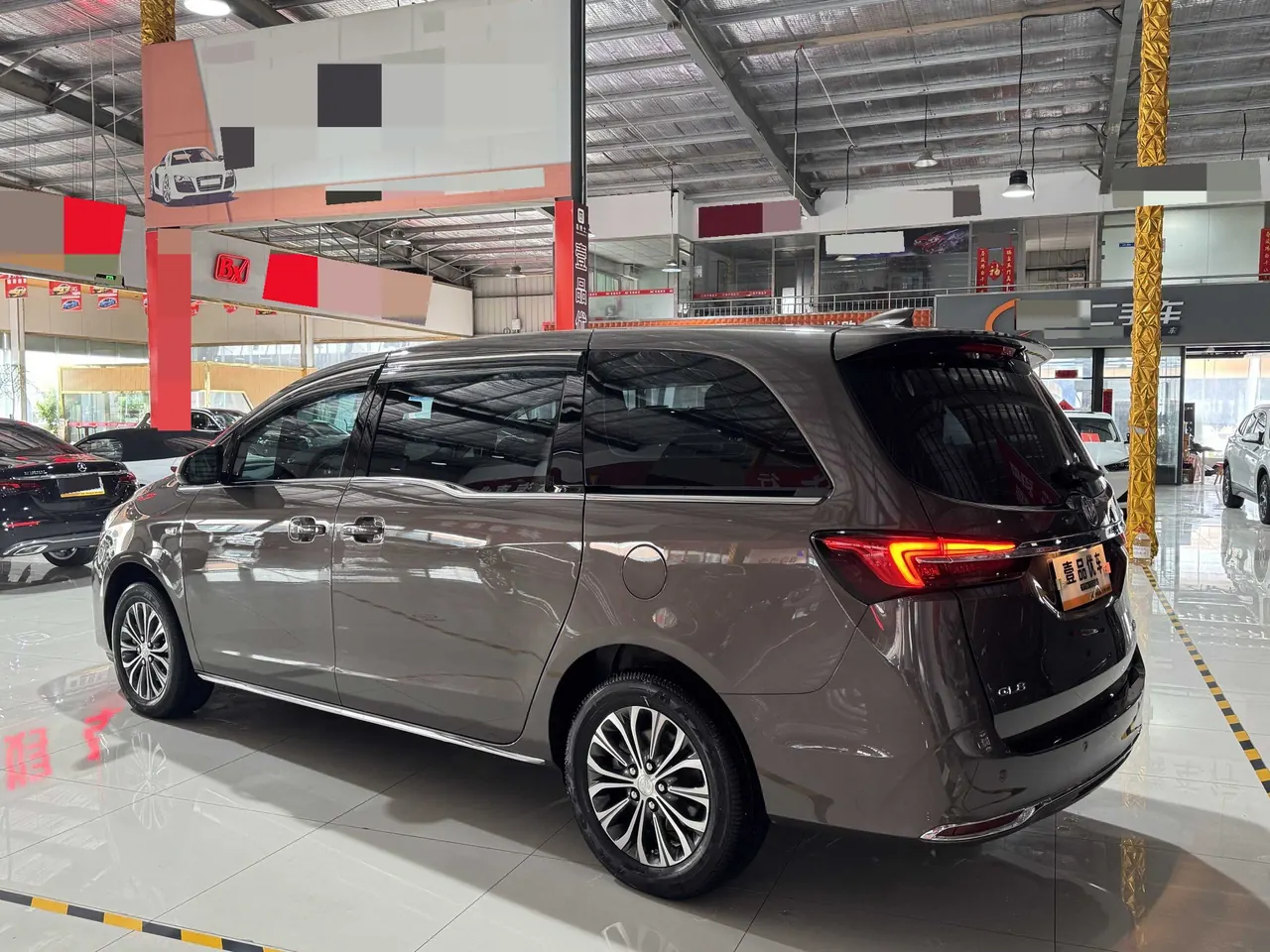 Buick 2023 GL8 Land Business Class 48V 2.0T 652T Smart Automatic Gear 3