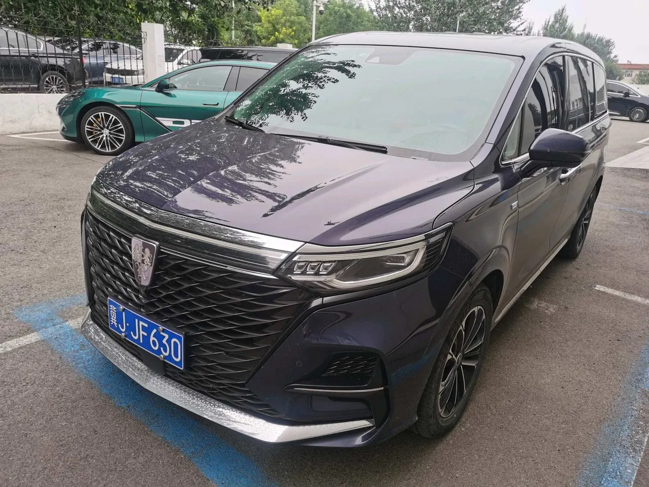 Open image lightbox: Roewe 2022 iMAX8 2.0TGI 400TGI Honorable Edition Automatic Gear