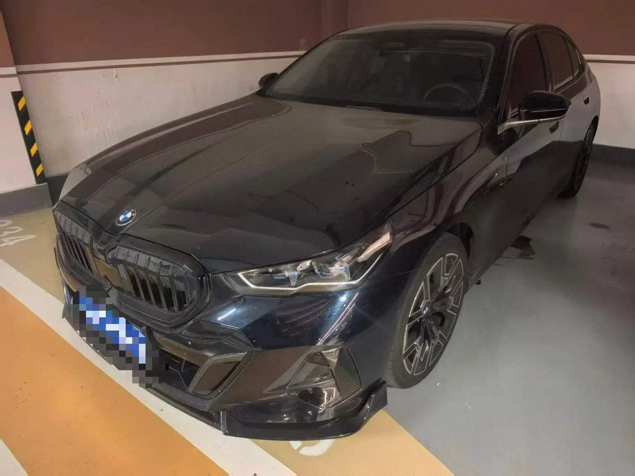 Open image lightbox: BMW 5 series 2024 530Li 48V 2.0T exclusive m sports suit automatic gear