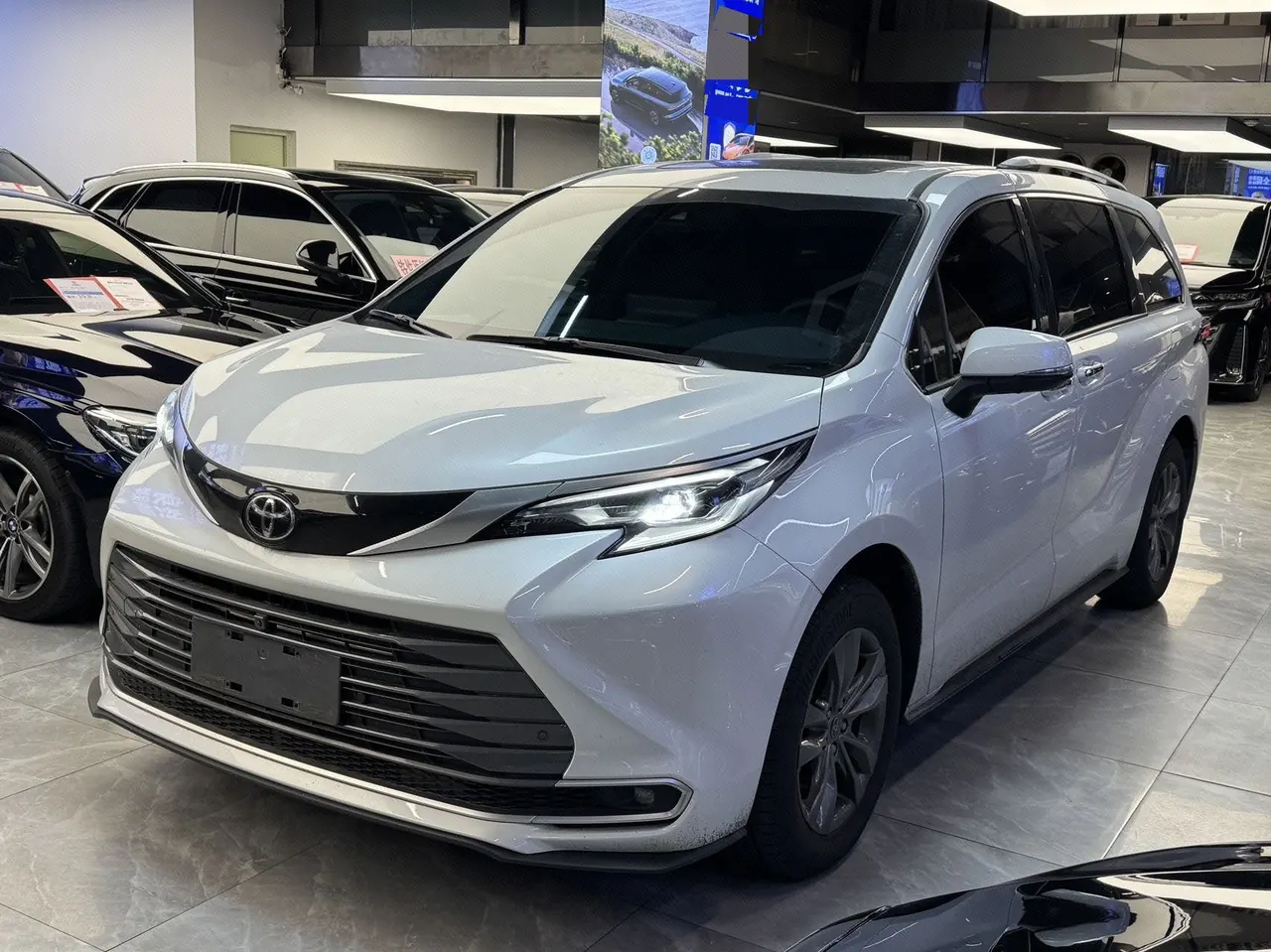 Open image lightbox: Toyota 2026 Sana 2.5 Stepless Four-wheel Drive Premium Edition Automatic Transmission