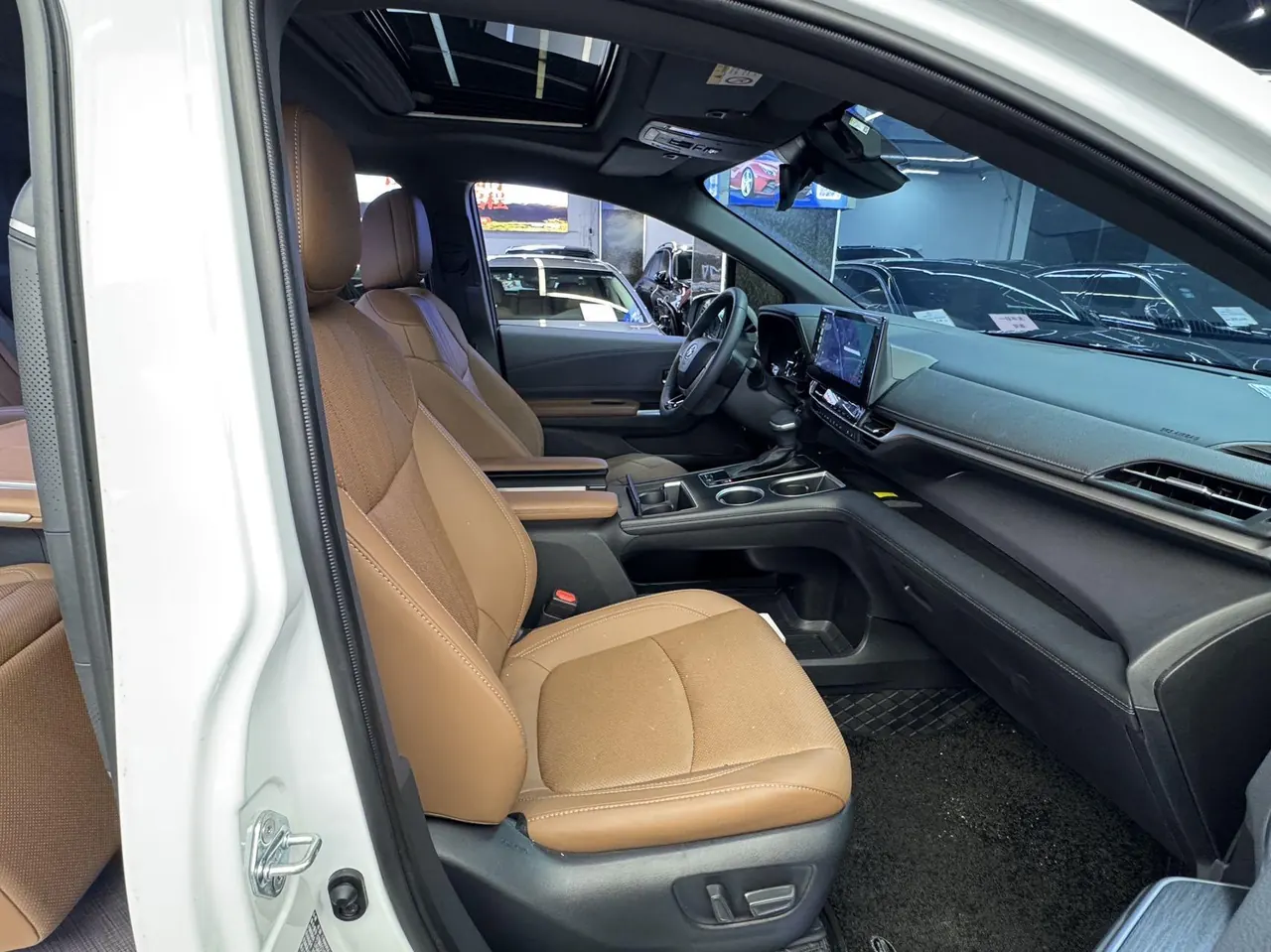 Toyota 2026 Sana 2.5 Stepless Four-wheel Drive Premium Edition Automatic Transmission 7