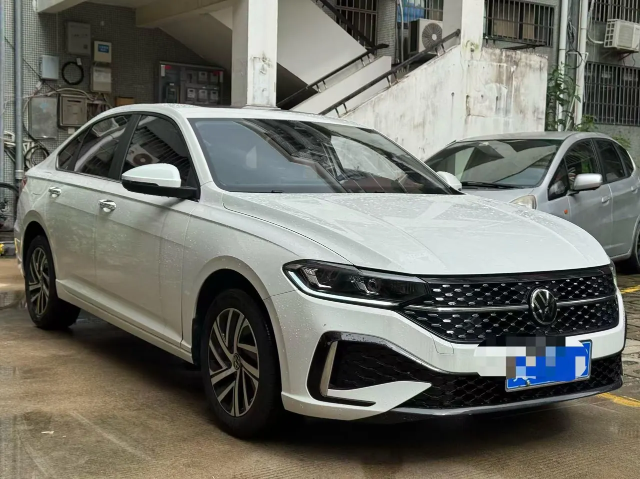 Volkswagen 2024 LaVida 1.5 Star 5 Million Edition Automatic Gear 3
