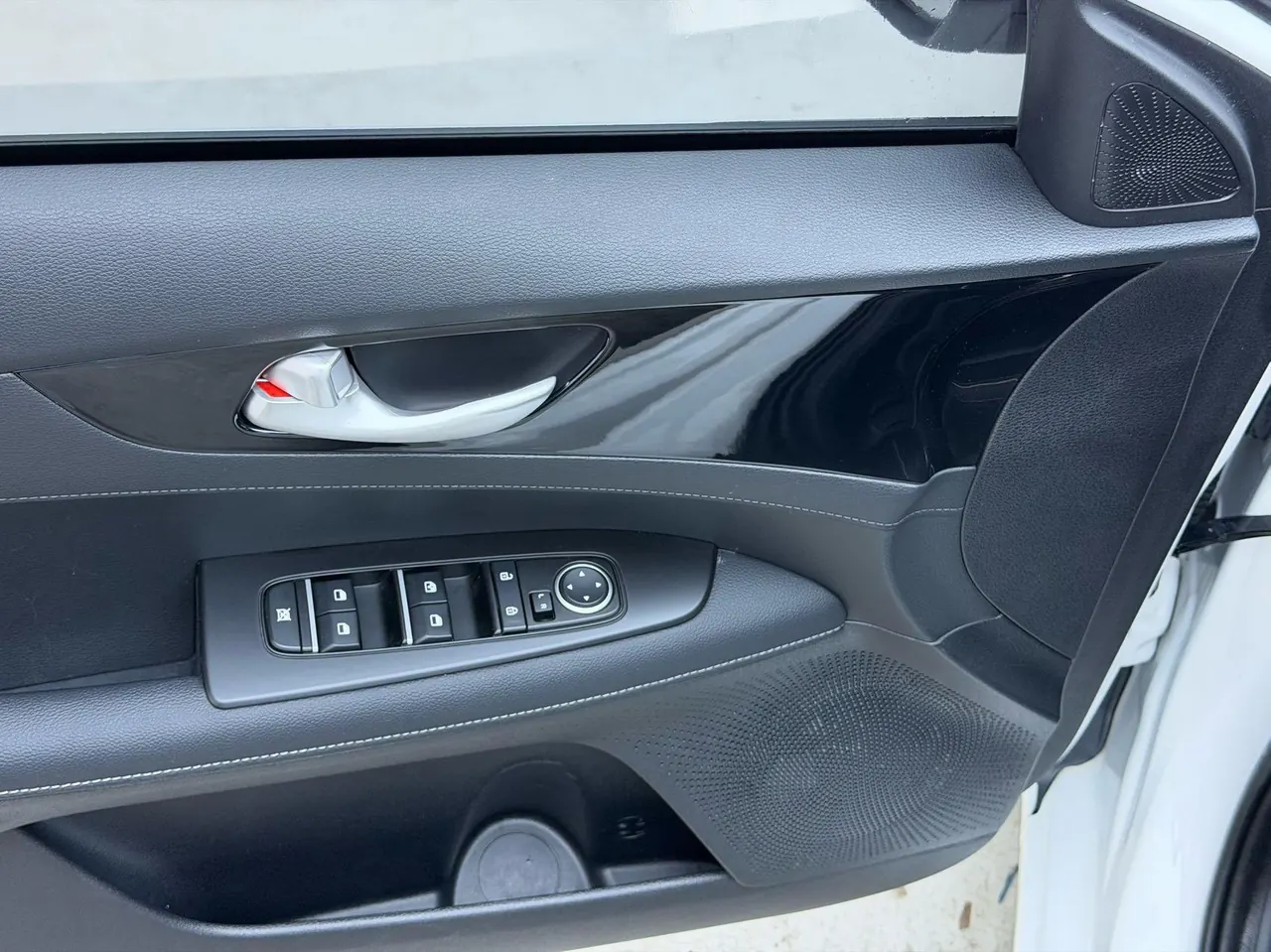 Kia 2023 K3 1.5 Stepless Deluxe Edition Automatic Gear 4