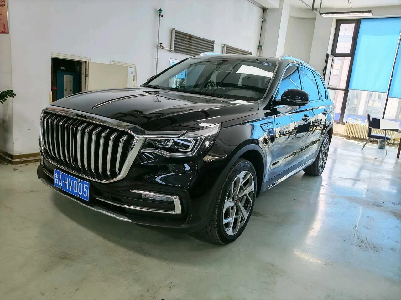 打开图片灯箱:HongQi 2022 HS7 3.0T 4-wheel drive smart flag Chang version 7-seat automatic gear