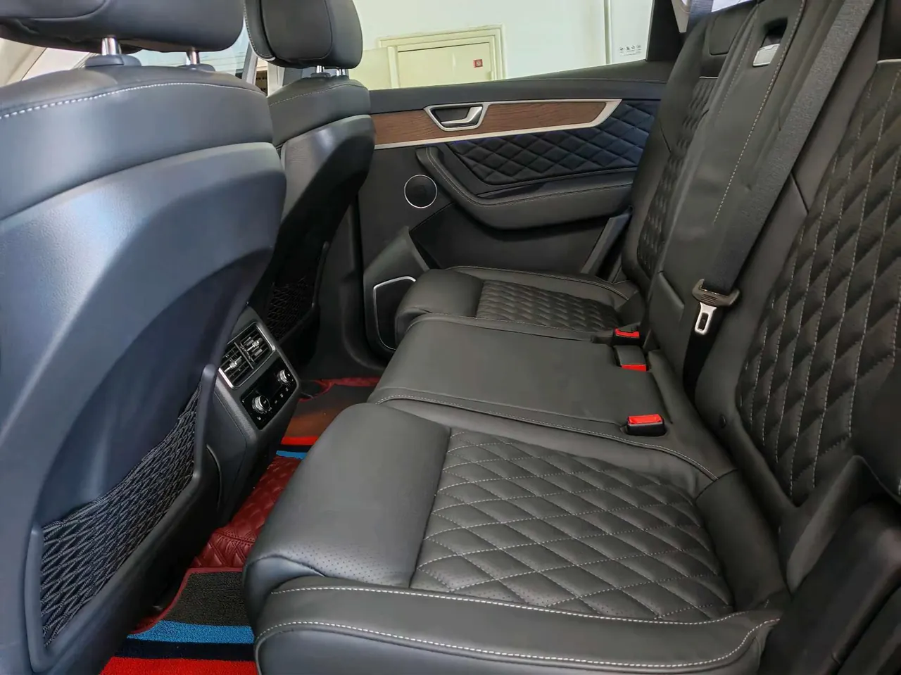 HongQi 2022 HS7 3.0T 4-wheel drive smart flag Chang version 7-seat automatic gear 6
