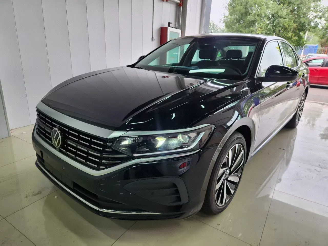 Open image lightbox: Volkswagen 2026 Passat 2.0TSI 330TSI outstanding elite edition automatic gear
