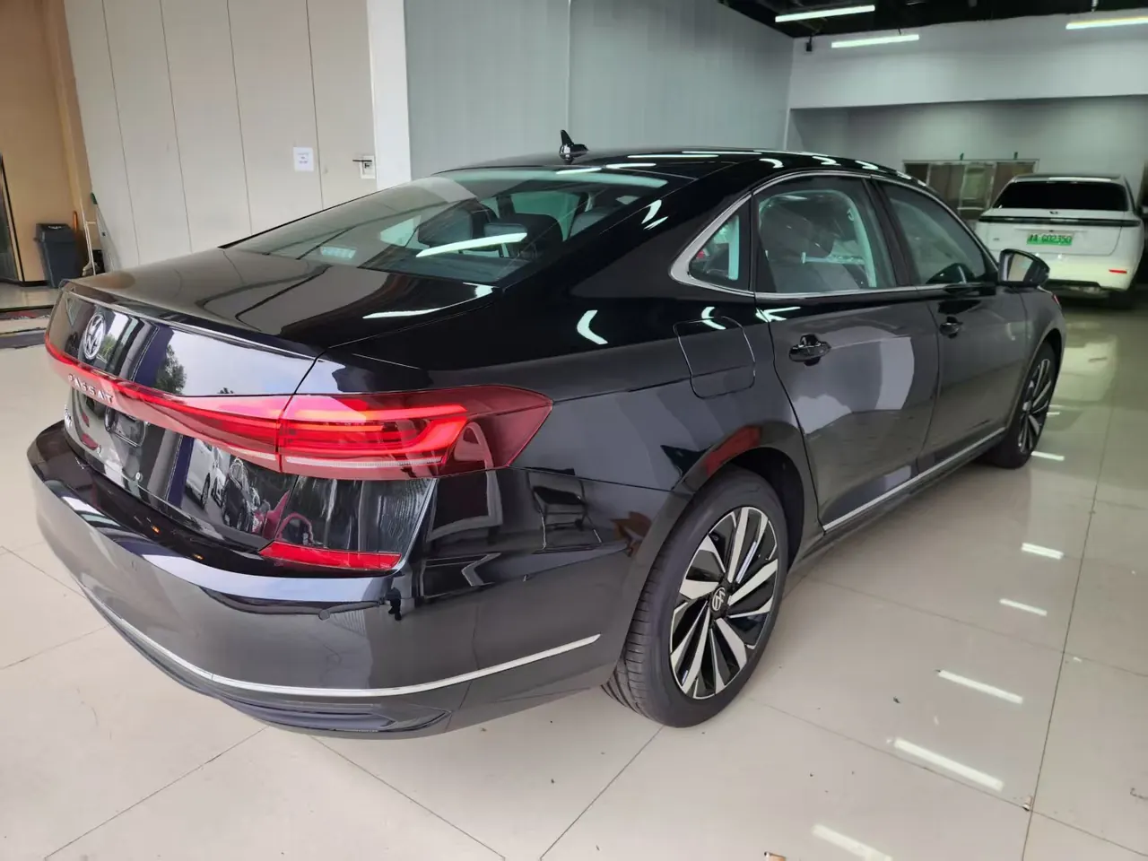 Volkswagen 2026 Passat 2.0TSI 330TSI outstanding elite edition automatic gear 2