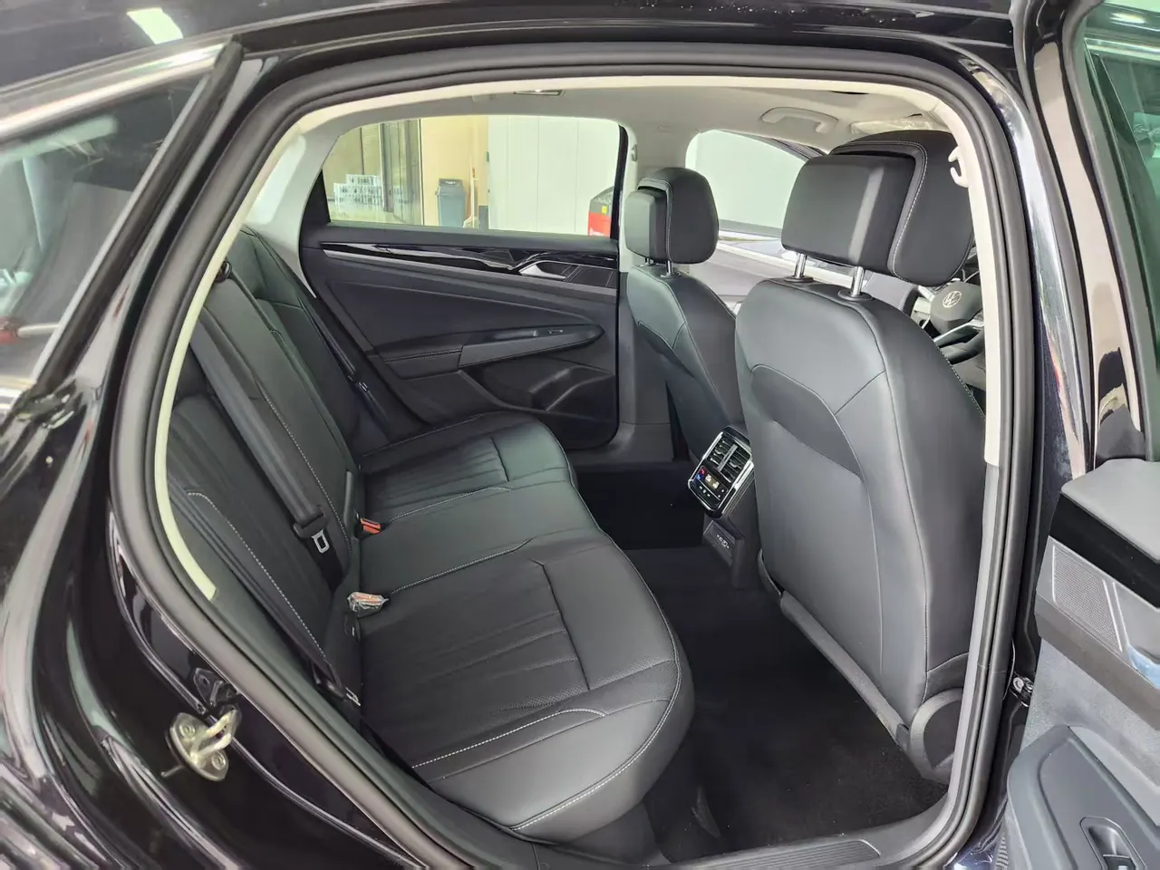 Volkswagen 2026 Passat 2.0TSI 330TSI outstanding elite edition automatic gear 4