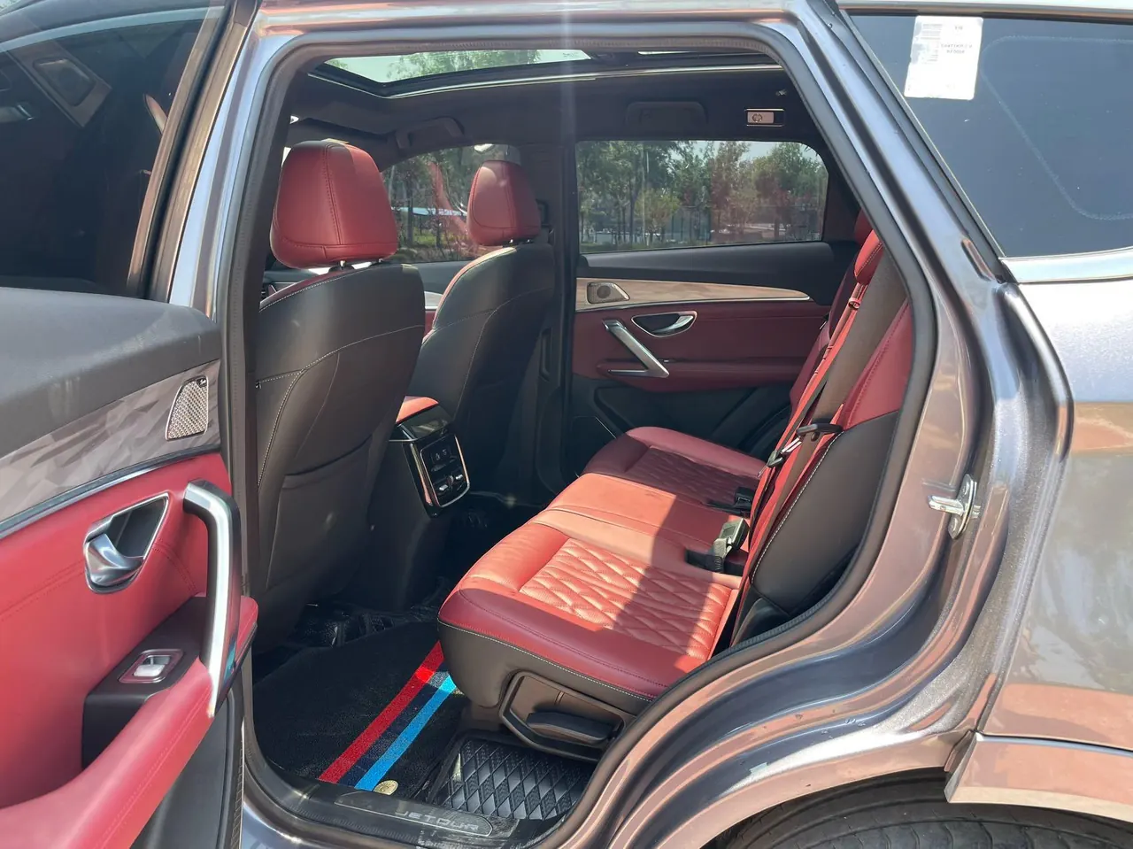 Jetour 2023 X70 PLUS 1.6T Strong PRO 7-seat Automatic Gear 10