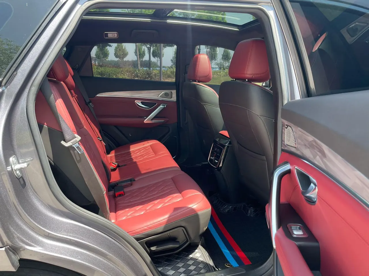 Jetour 2023 X70 PLUS 1.6T Strong PRO 7-seat Automatic Gear 13